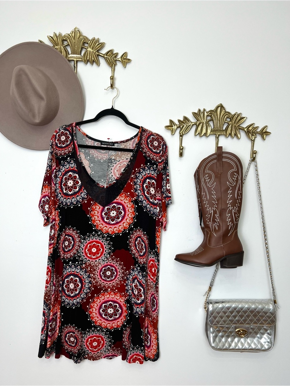 Boho chic Black & Red Medallion V-Neck dress XL ptp 25” l 36”